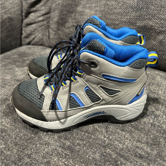 Boys Size 12 Merrell Boots - Picture 5 of 10